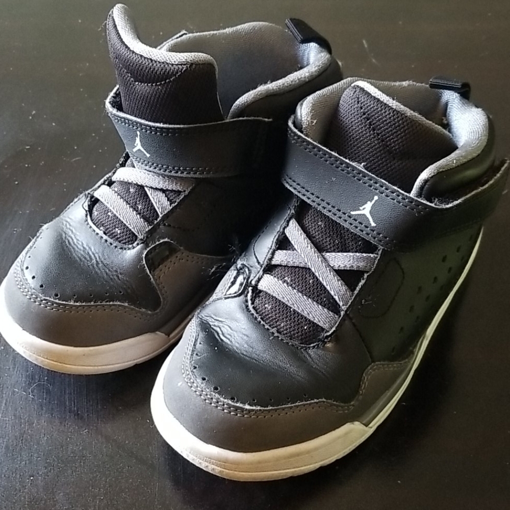 *SOLD* Kids Nike Flight size 10